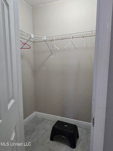 6911 S Pinehurst Drive, Ocean Springs, MS 39564