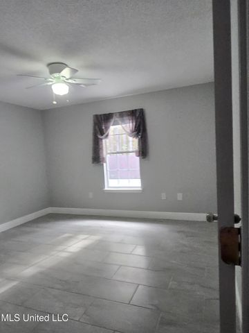 6911 S Pinehurst Drive, Ocean Springs, MS 39564