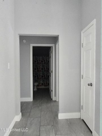 6911 S Pinehurst Drive, Ocean Springs, MS 39564