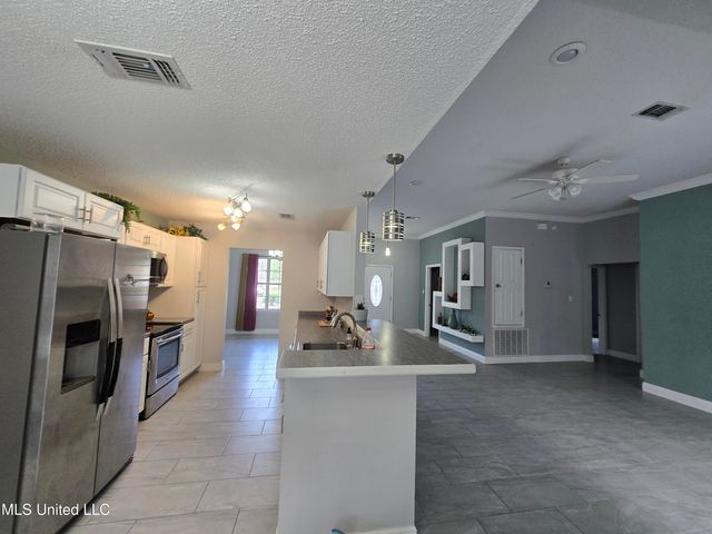 6911 S Pinehurst Drive, Ocean Springs, MS 39564