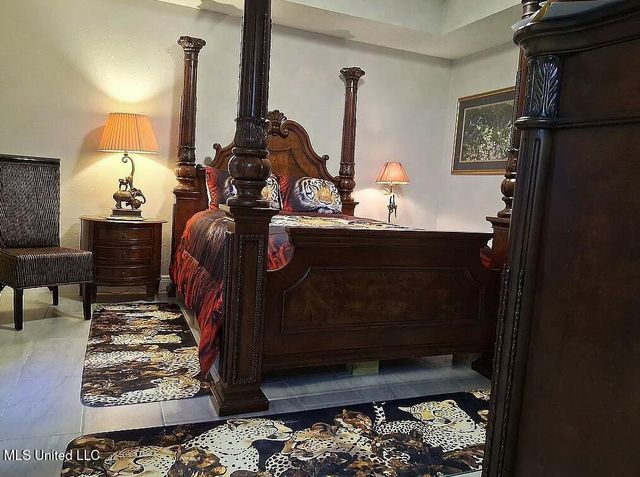 6911 S Pinehurst Drive, Ocean Springs, MS 39564