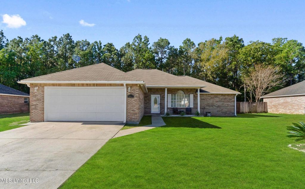 6911 S Pinehurst Drive, Ocean Springs, MS 39564