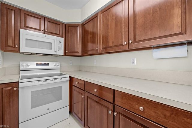 475 Water St Apt 515, Portsmouth, VA 23704
