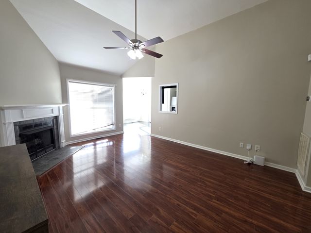 524 Oakmont Dr, Clarksville, TN 37042