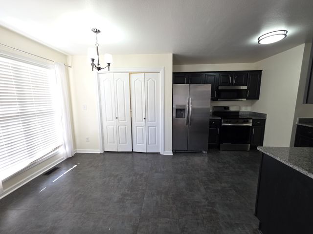 524 Oakmont Dr, Clarksville, TN 37042