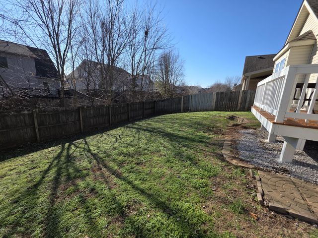 524 Oakmont Dr, Clarksville, TN 37042