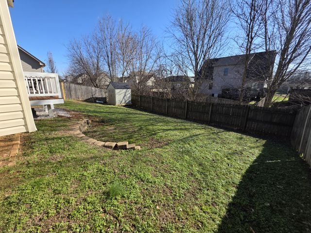 524 Oakmont Dr, Clarksville, TN 37042