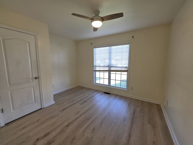 524 Oakmont Dr, Clarksville, TN 37042