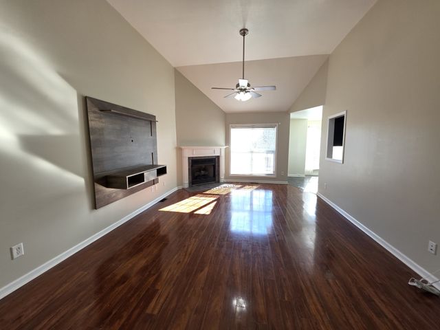 524 Oakmont Dr, Clarksville, TN 37042