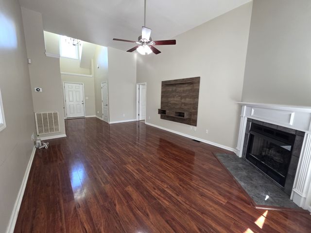 524 Oakmont Dr, Clarksville, TN 37042