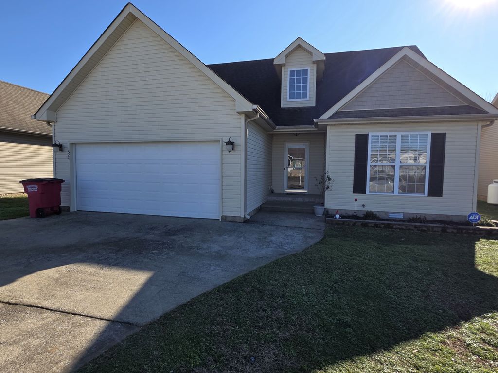 524 Oakmont Dr, Clarksville, TN 37042