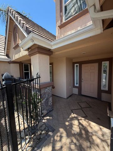 2825 Donner Trl, Riverbank, CA 95367