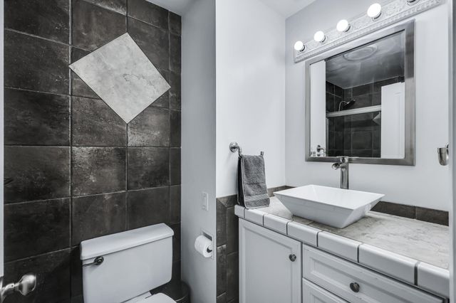 5917 N ADDISON St, Spokane, WA 99208