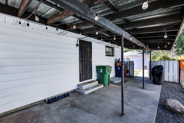 5917 N ADDISON St, Spokane, WA 99208