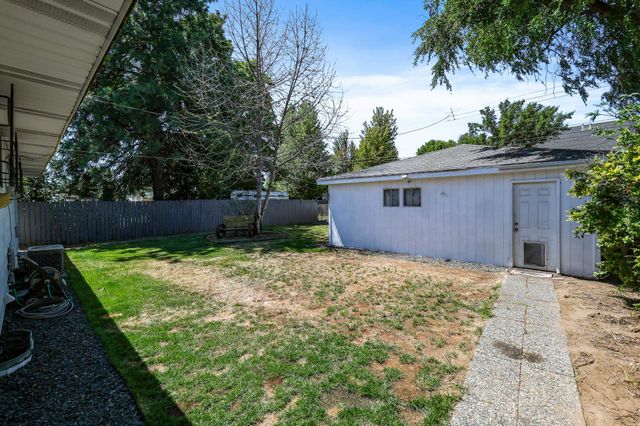 5917 N ADDISON St, Spokane, WA 99208