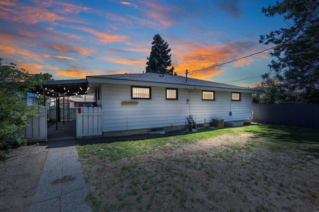 5917 N ADDISON St, Spokane, WA 99208