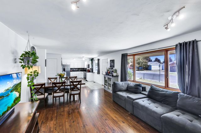 5917 N ADDISON St, Spokane, WA 99208