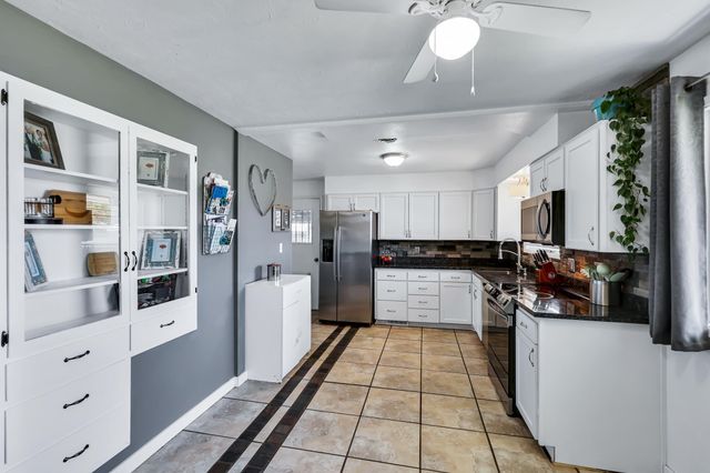 5917 N ADDISON St, Spokane, WA 99208