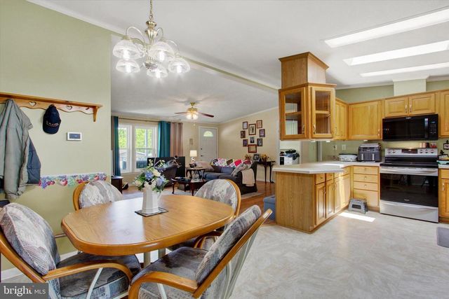 324 CRYSTAL CREEK XING, Abbottstown, PA 17301