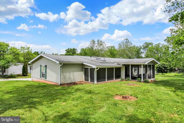 324 CRYSTAL CREEK XING, Abbottstown, PA 17301