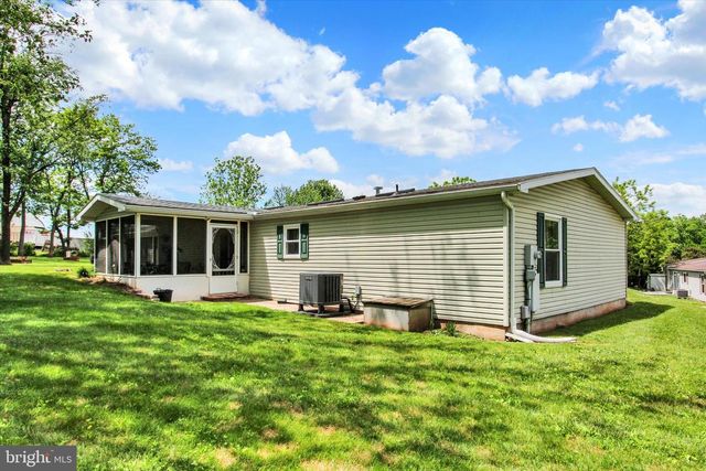324 CRYSTAL CREEK XING, Abbottstown, PA 17301