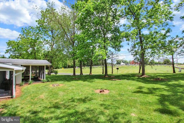 324 CRYSTAL CREEK XING, Abbottstown, PA 17301