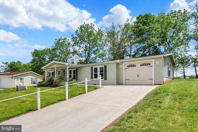 324 CRYSTAL CREEK XING, Abbottstown, PA 17301