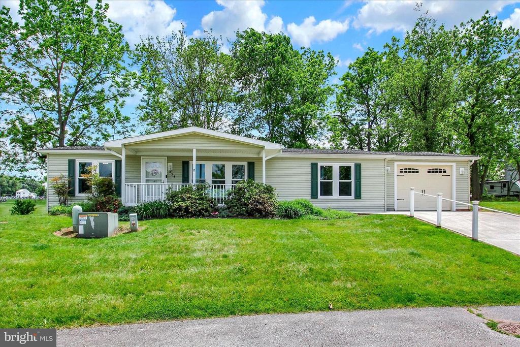324 CRYSTAL CREEK XING, Abbottstown, PA 17301