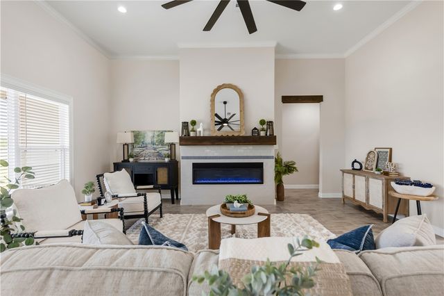 3310 Hunters Crossing Trail, Bryan, TX 77808