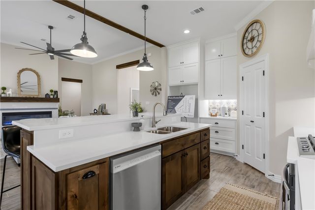 3310 Hunters Crossing Trail, Bryan, TX 77808