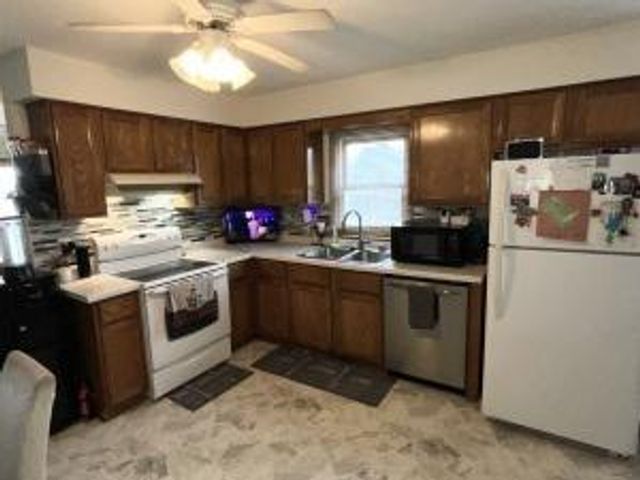 3344 Lake DRIVE, Hartford, WI 53027