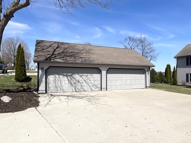 3344 Lake DRIVE, Hartford, WI 53027
