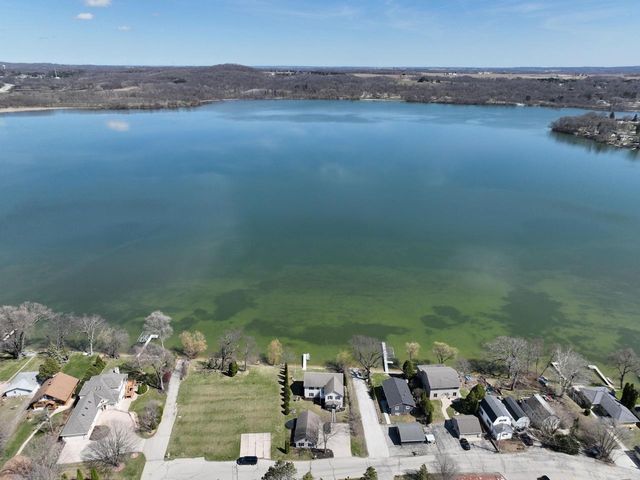 3344 Lake DRIVE, Hartford, WI 53027