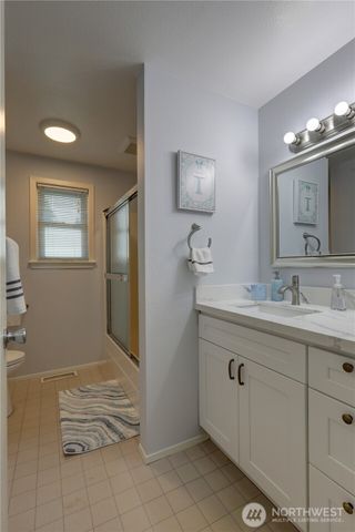 13528 95th Avenue NE, Kirkland, WA 98034