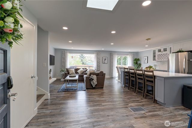 13528 95th Avenue NE, Kirkland, WA 98034