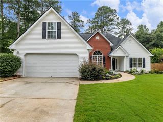 835 Winding Grove Lane, Loganville, GA 30052