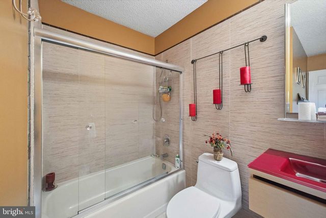 243 W WYCOFF WAY, East Brunswick, NJ 08816