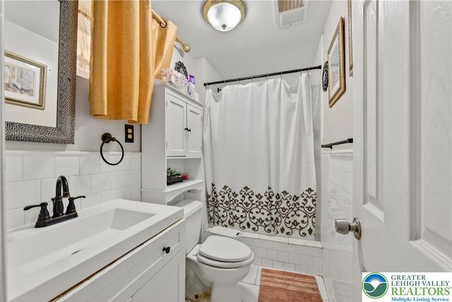 745 North Marshall Street, South Whitehall Twp, PA 18104