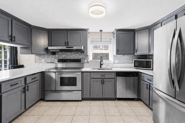 4 Starling Ave, Kingston, MA 02364
