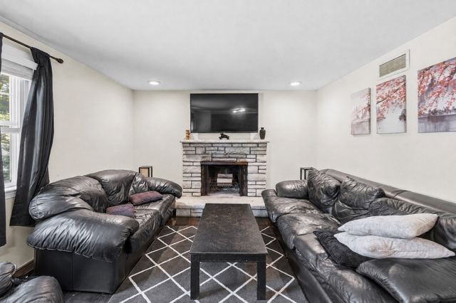 4 Starling Ave, Kingston, MA 02364