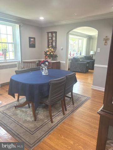 536 LONGSHORE AVENUE, Philadelphia, PA 19111