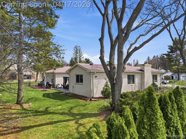 4886 Beacon Hill Drive, Bloomfield Hills, MI 48301