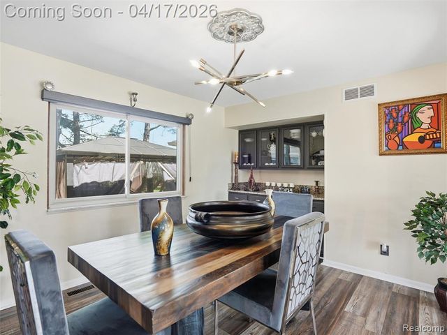 4886 Beacon Hill Drive, Bloomfield Hills, MI 48301
