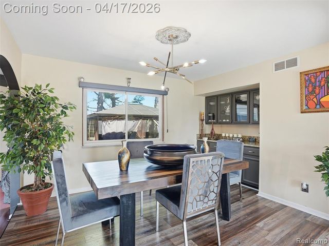 4886 Beacon Hill Drive, Bloomfield Hills, MI 48301