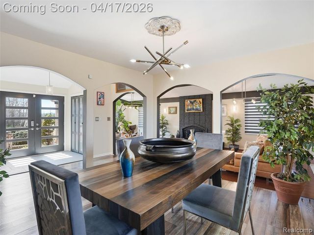 4886 Beacon Hill Drive, Bloomfield Hills, MI 48301