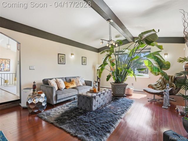 4886 Beacon Hill Drive, Bloomfield Hills, MI 48301