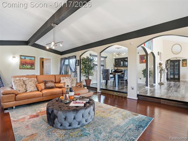 4886 Beacon Hill Drive, Bloomfield Hills, MI 48301