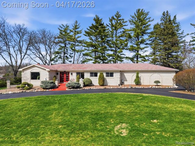 4886 Beacon Hill Drive, Bloomfield Hills, MI 48301