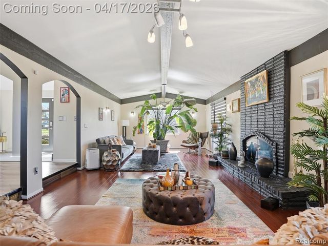 4886 Beacon Hill Drive, Bloomfield Hills, MI 48301