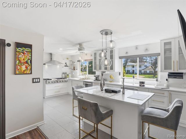 4886 Beacon Hill Drive, Bloomfield Hills, MI 48301